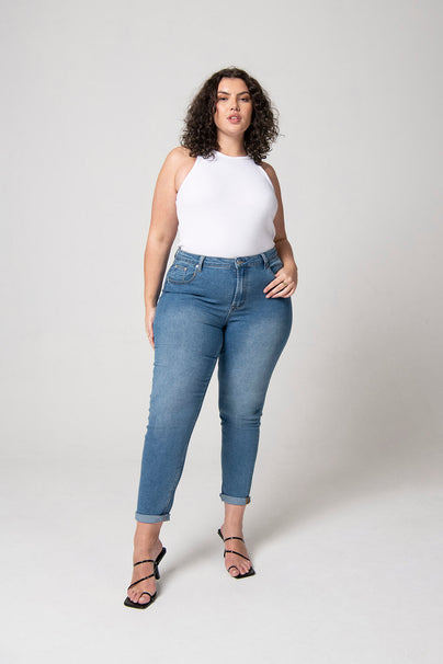 files/080_MOM_JEANS_MID_BLUE_S18_001.jpg