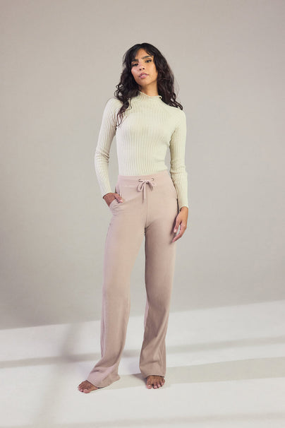 files/EVERYDAY_PINK_RIBBED_TROUSER_241022_39868_8210a720-26d0-49a0-8c44-a24faab2fe4e.jpg