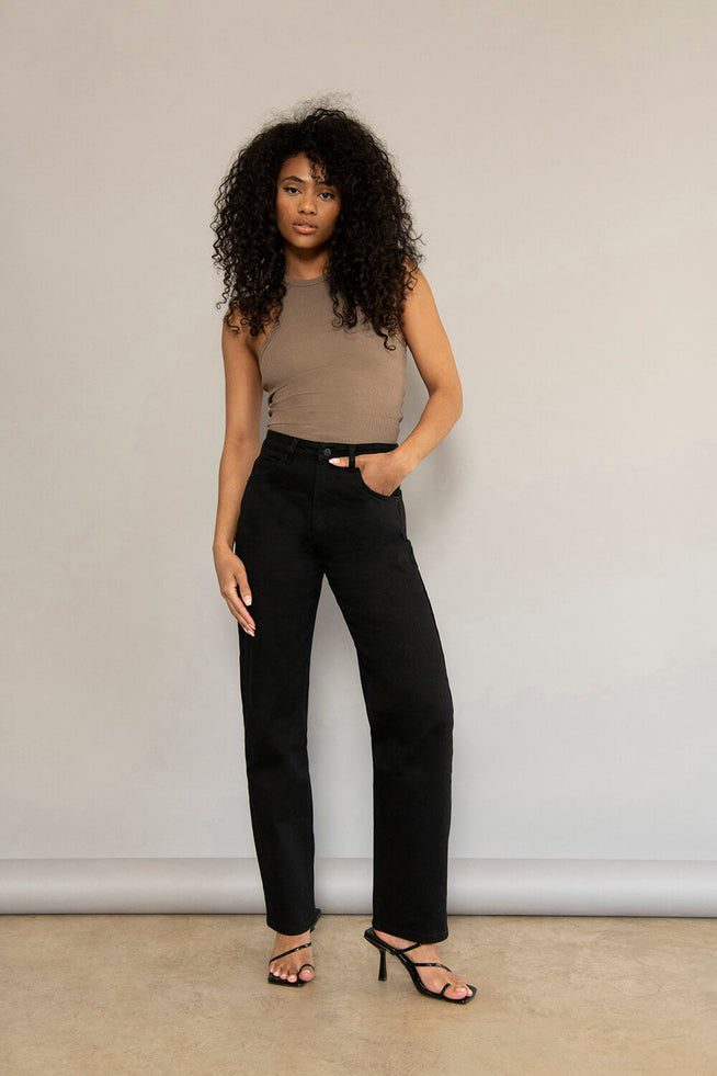 files/024_STRAIGHT_LEG_JEAN_BLACK_003_1155113d-cfb2-45e3-ba6a-678c2ea1ddfc.jpg