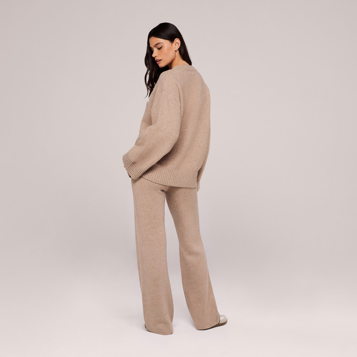Pull surdimensionné en maille universitaire – Biscuit