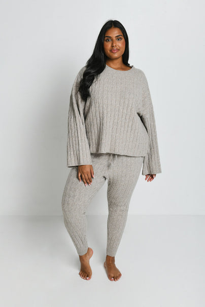 files/C_Beige_CableKnitJoggers_1_824549fc-9ae6-4eb3-9a67-41f88b040a1a.jpg