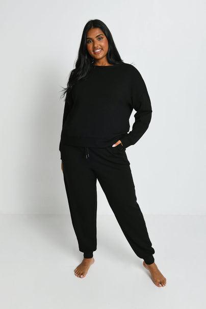 files/C_Black_LuxeLoungeJoggers_1_3ec12cc5-8839-410f-ab69-b7d37923574f.jpg