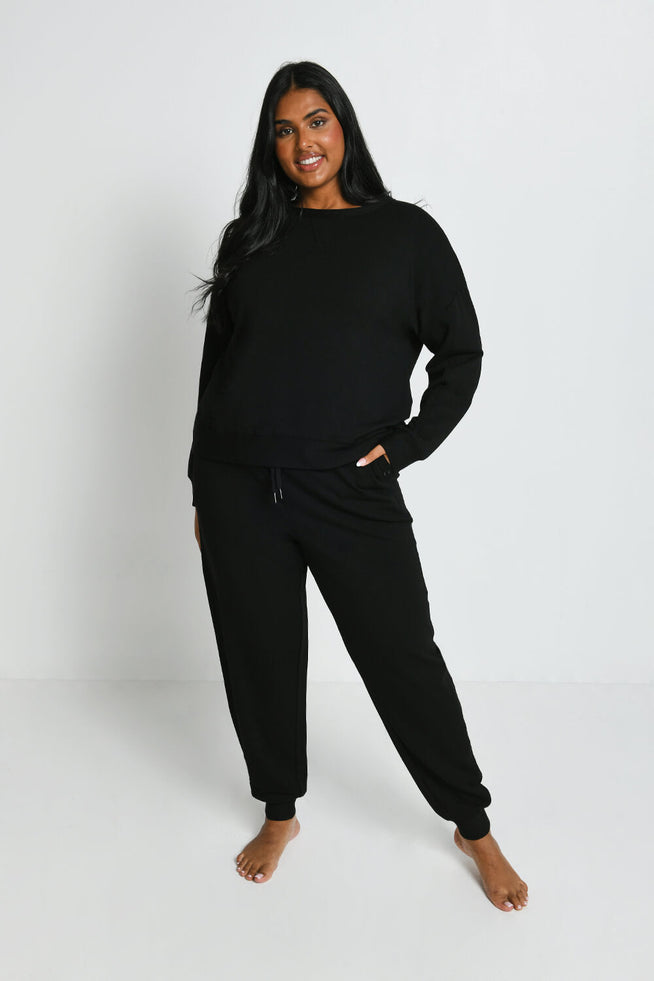 files/C_Black_LuxeLoungeJoggers_1_3ec12cc5-8839-410f-ab69-b7d37923574f.jpg
