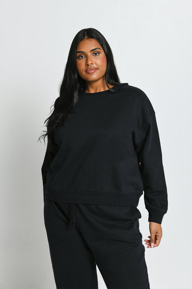 files/C_Black_LuxeLoungeSweatshirt_1_7fd73b0f-81bc-427f-bbf4-dba4cc4103bf.jpg