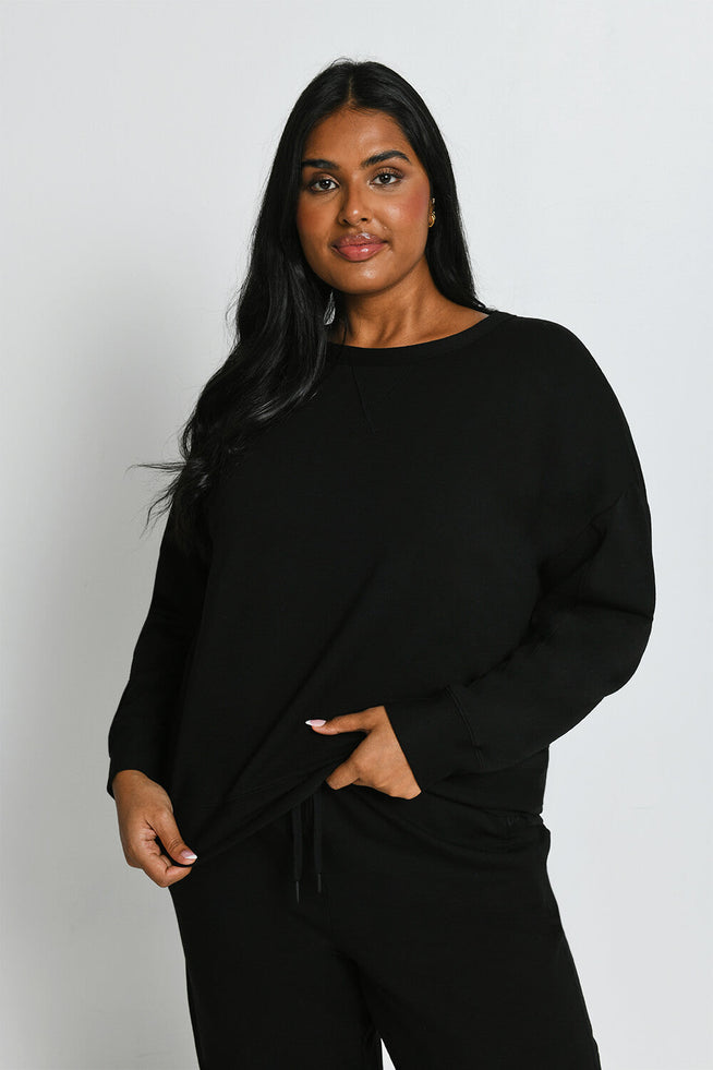 files/C_Black_LuxeLoungeSweatshirt_2_79ee16d6-18c0-4eba-a8f2-ecf1d933a453.jpg