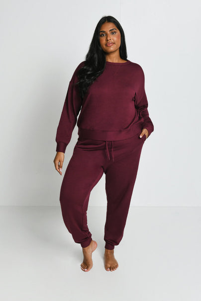 files/C_DarkCherry_LuxeLoungeJoggers_1_9b204512-1b86-4fd0-b304-78a8ab378b46.jpg