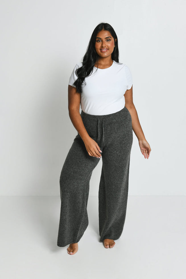 files/C_DarkGrey_WideLegKnitTrousers_1.jpg