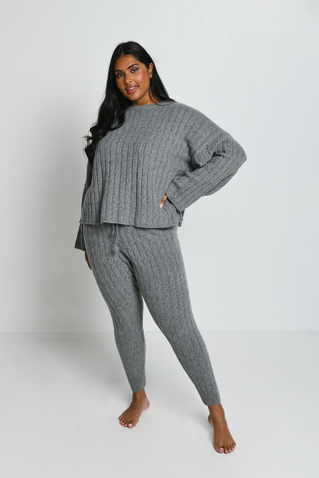 files/C_Grey_CableKnitJogger_1_d074d5fc-d8ef-4d92-9348-06aa146d2d68.jpg