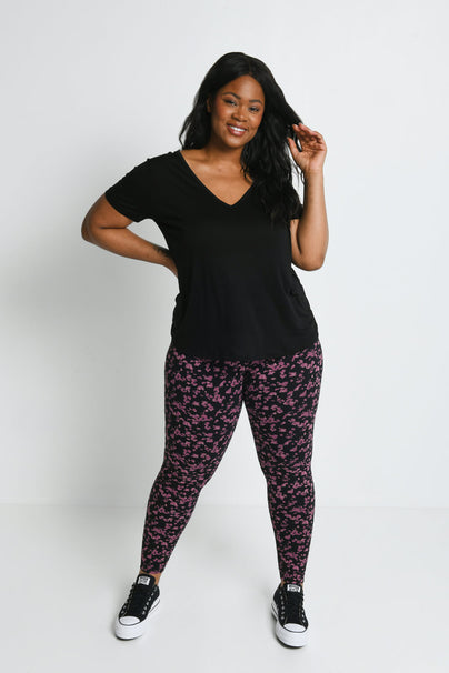 files/C_Plus_Size_Black_Burgundy_Floral_Printed_ClassiC_Plus_Size_High_Waisted_Leggings_1.jpg