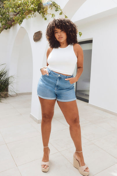 files/DENIMSHORT_MIDBLUE3_0e687375-41eb-437d-ac75-63853aa4878e.jpg