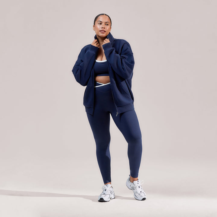 Haut zippé à col cheminée en coton biologique – Bleu marine