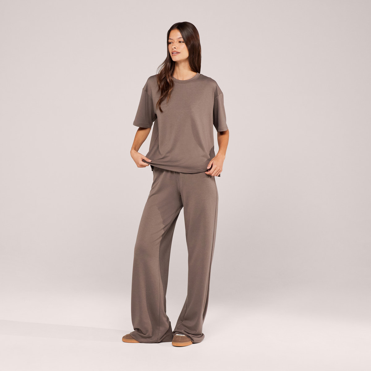 Ensemble détente large en tissu doux – Café noir