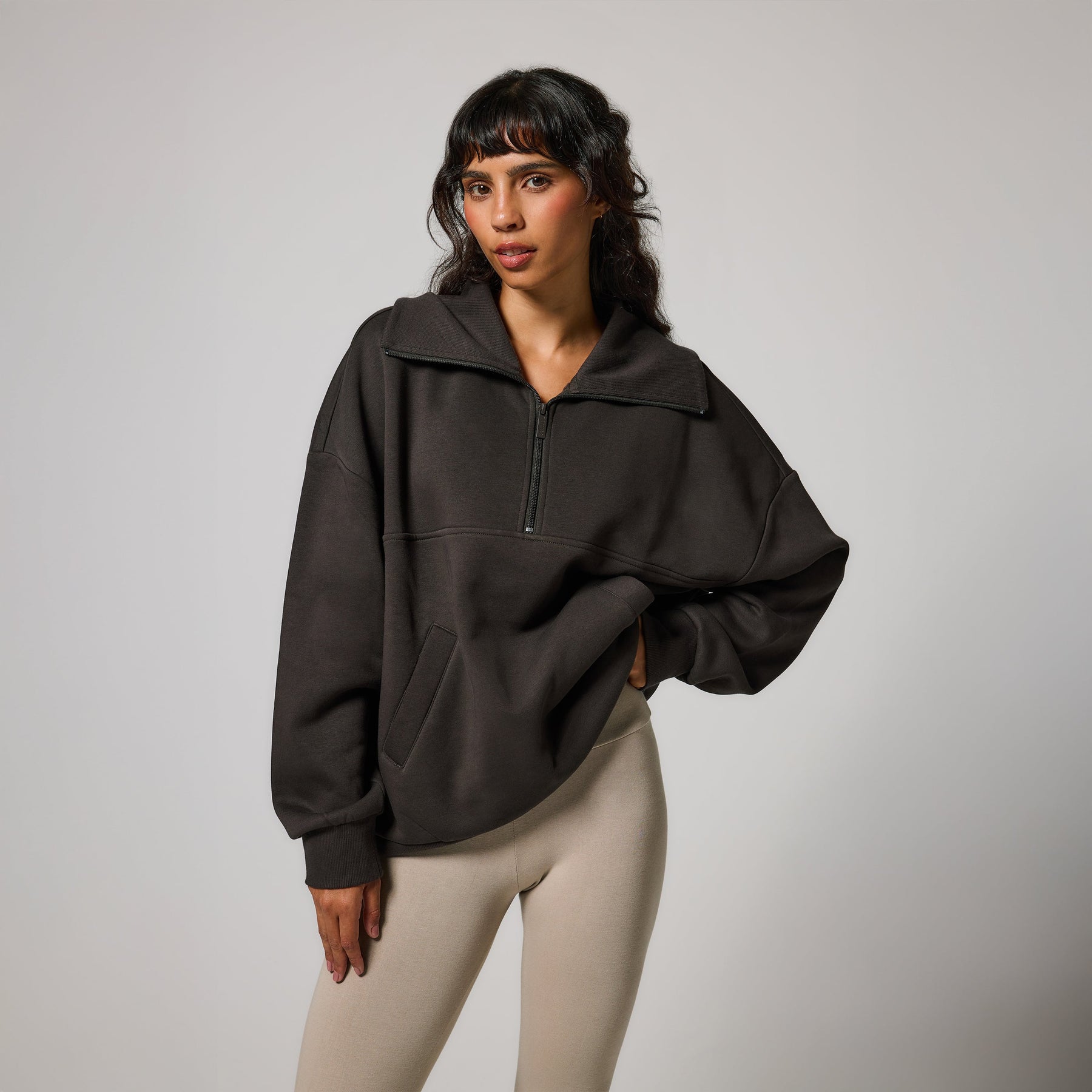 ALL SZN organique Pull Oversize avec Quart de Zip - Black Coffee