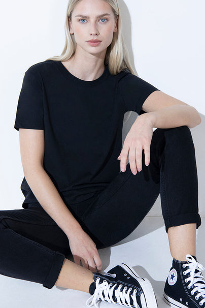 files/W_BLACK_EVERYDAYT-SHIRT_6_8c41af59-fbfc-40ac-a722-db5de0e50b60.jpg