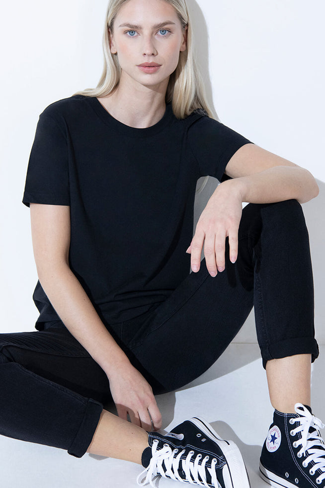 files/W_BLACK_EVERYDAYT-SHIRT_6_8c41af59-fbfc-40ac-a722-db5de0e50b60.jpg
