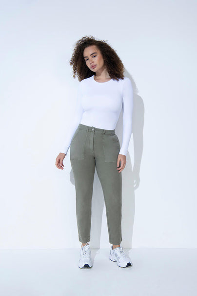 files/W_GREEN_CHINOTROUSER_1_40d7bf8d-05e8-4008-8d74-2068c50b6861.jpg