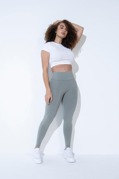 products/W_LIGHTWEIGHTLEGGING_SAGEGREEN_S12_SS23_02_3a24ef00-884f-42c3-bc64-1ed9883e84ad.jpg